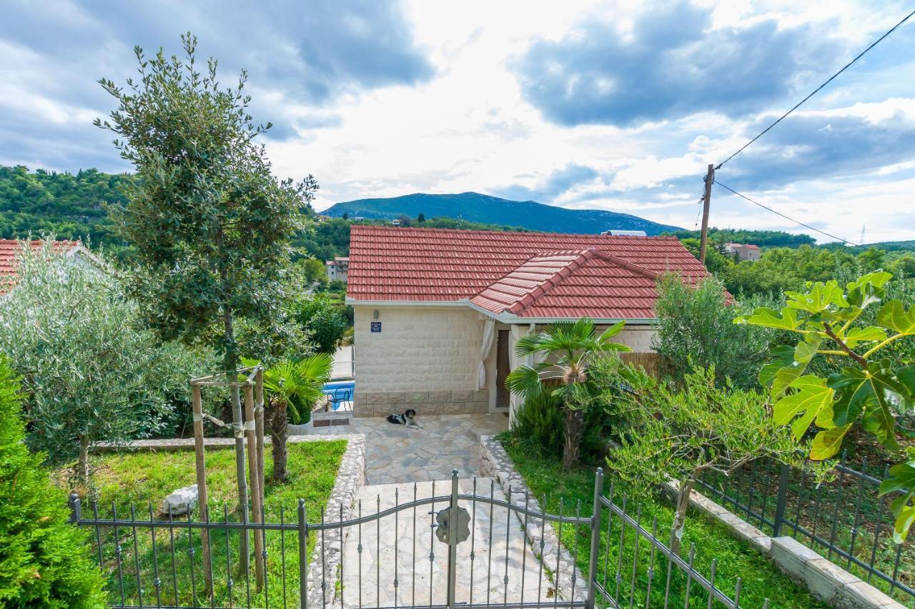 Villa Holiday Home Zvecanje Exterior photo