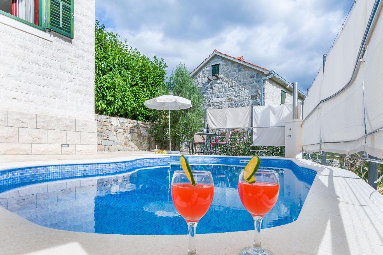 Villa Holiday Home Zvecanje Exterior photo